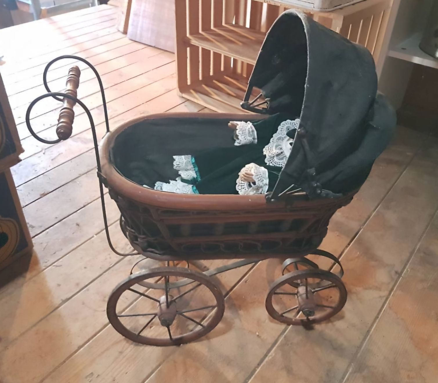 Carrozzine per bambole: Puppenwagen – Usato da Schwanden Sigrisw venduto da Pumuckel27 1