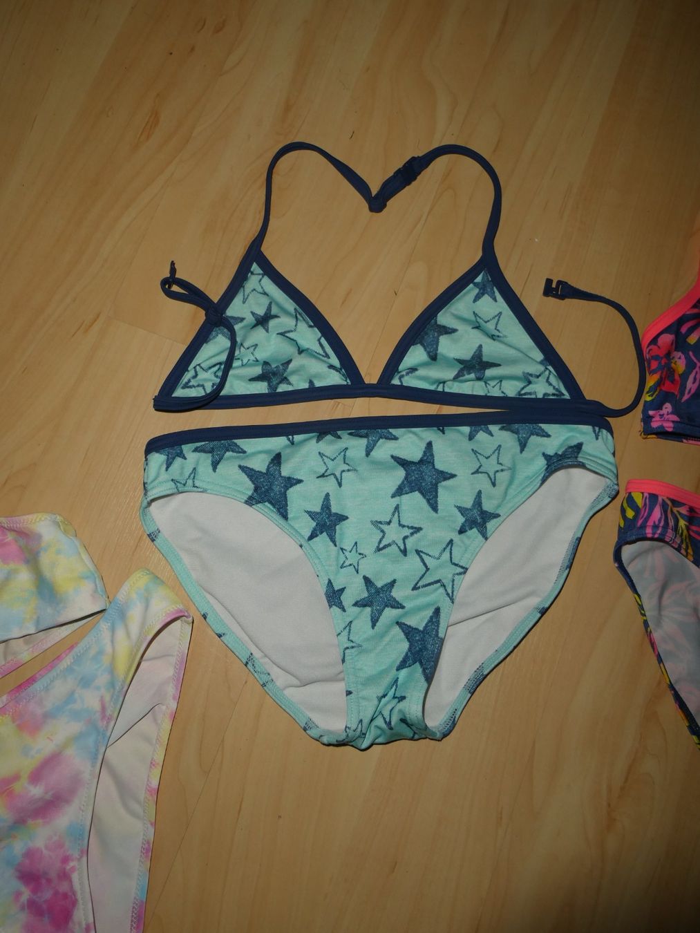 Lotti & Set di vestiti: 3 Bikini Sets, Gr. 146/152 – Usato da Mels venduto da KOSL 2