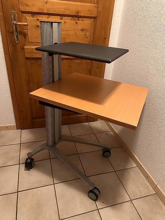 Tische: Beistelltisch – Gebraucht aus Kaisten von Andy_Leo