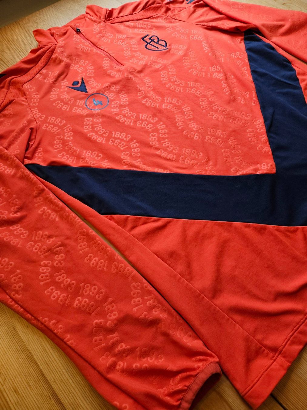 Canottiere & Pantaloni: FC Basel Trainingsoberteil Macron Grösse L FCB Jacke – Usato da Hägglingen venduto da United-Village-Trade 1
