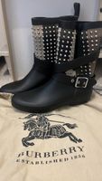 Stylische Burberry Regen Stiefel mit Nieten, Grösse 38