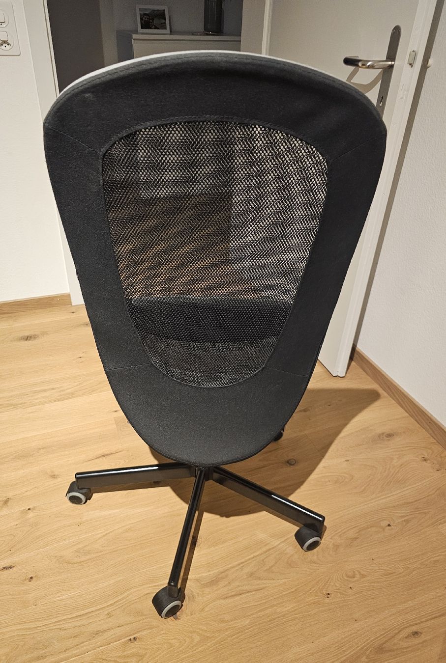 Stühle: Grey Office Chair with Mesh Back – Excelle condition  – Gebraucht aus Ostermundigen von gar_lv2x 3