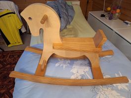 Schaukelpferd aus Holz