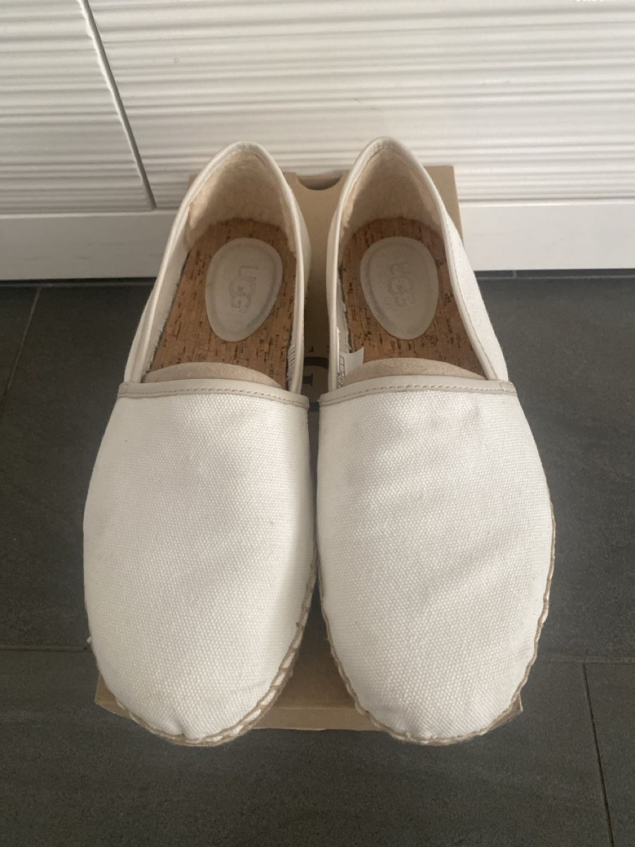 Ugg Scarpe da uomo: Espadrilles UGG modèle KAS blanc taille 43 – Usato da Grenchen venduto da O.r.i.g. 1