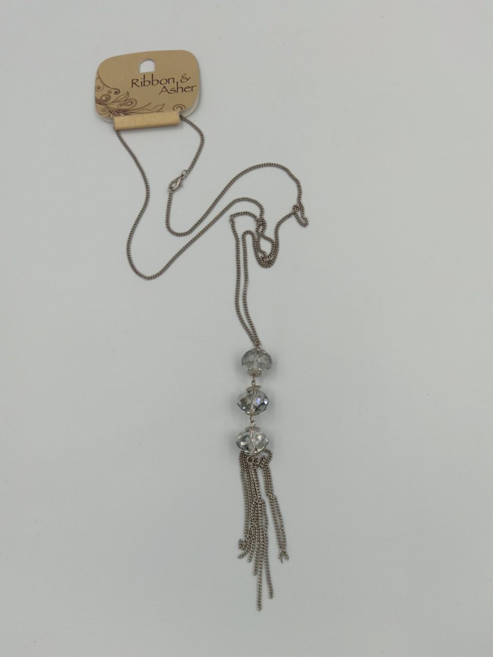 Colliers: Lange Modeschmuck-Halskette, silberfarben mit Quaste – Neuf avec emballage d'origine à Bäch SZ par Swissy46 1