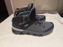 On Running Cloudrock Mid Waterproof Herren Gr. 43 – Schwarz/