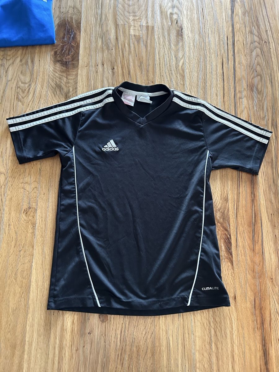 Adidas Camicie, T-shirt & Polo: ADIDAS-Shirt Gr. 140 – Usato da Oberurnen venduto da Berghexe 3