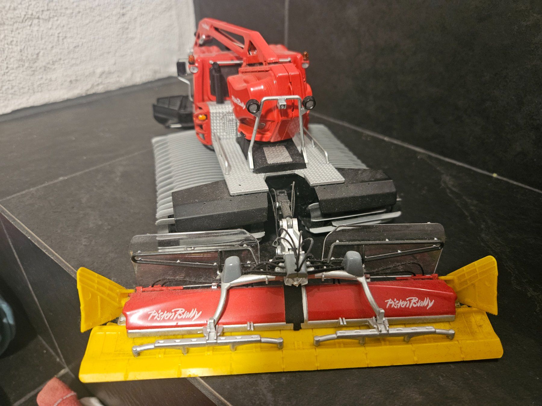 Jägerndorfer Kit di modellismo & Modellini statici: Jägerndorfer PistenBully 1:32. Neu – Usato da Wangen ZH venduto da tulipe55 4