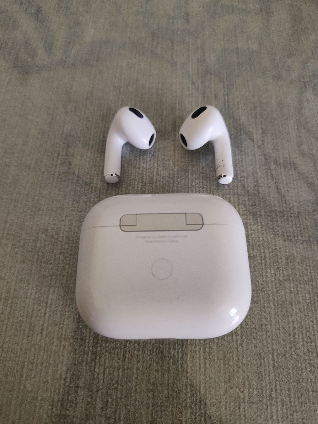 Apple Kopfhörer: Apple Airpods 3.Generation ab 1Fr. – Defekt aus Bäch SZ von BirdyTheBird 1