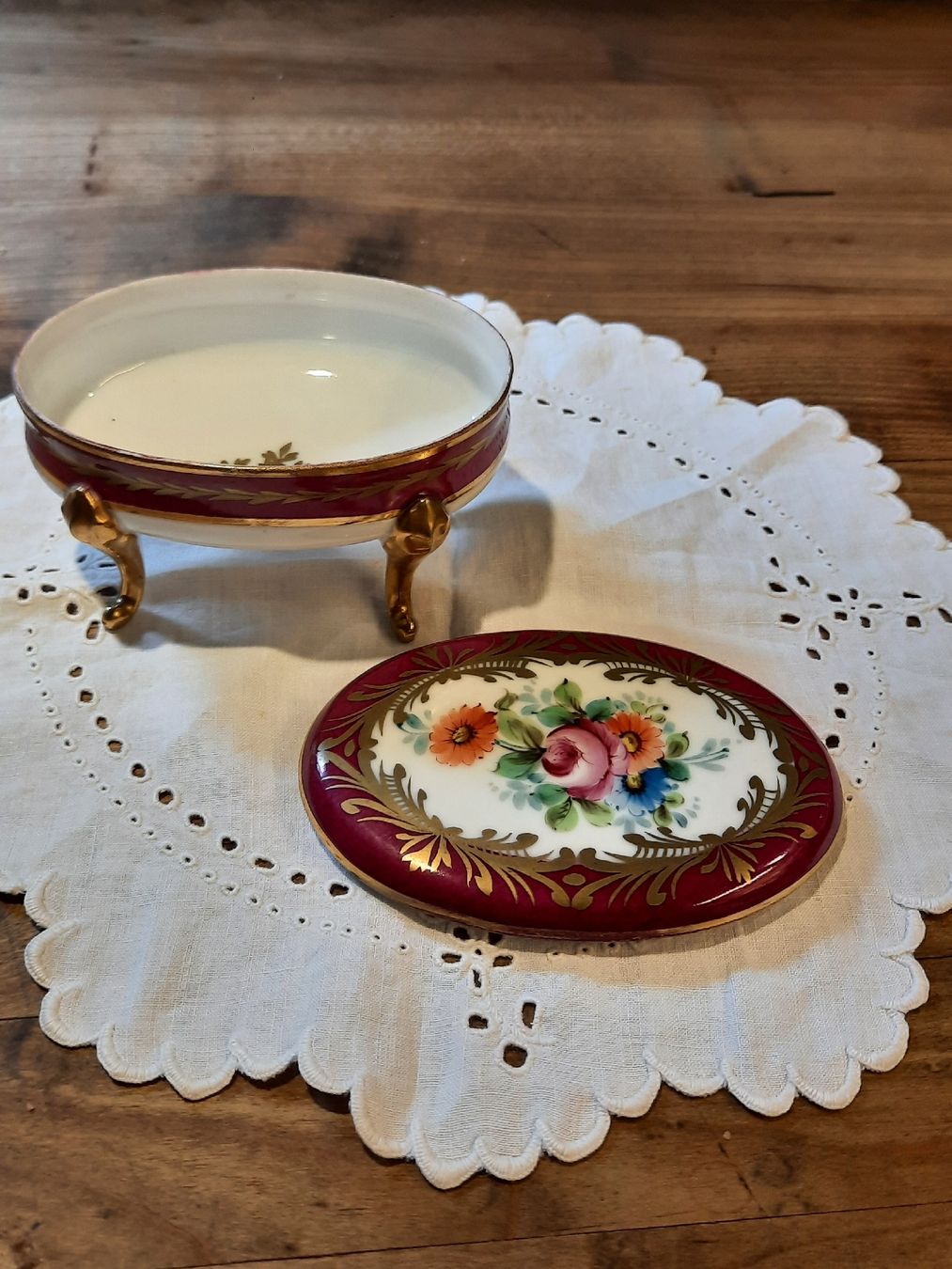 Toutes les décorations: Porzellan-Dose Limoges, handgemalt – D'occasion à Busswil BE par balu37 2