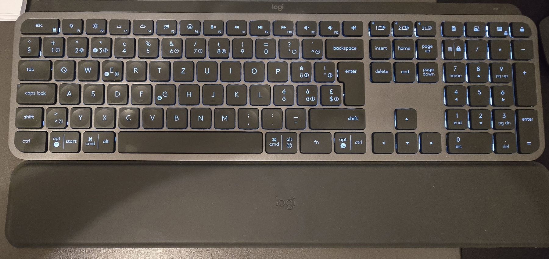 Claviers: Logitech Tastatur  – D'occasion à Bassersdorf par isu_hk9p 1