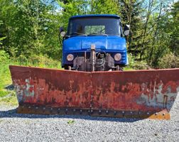 Zu verkaufen Unimog 421 Fahrzeug steht im 9478 Azmoos