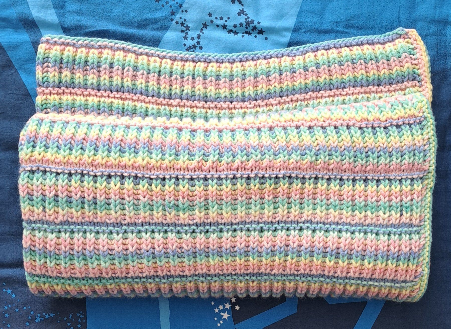 Coperte: Handgestrickte Babydecke_1 – Nuovo e nell'imballaggio originale da Romanshorn venduto da Octa27 1