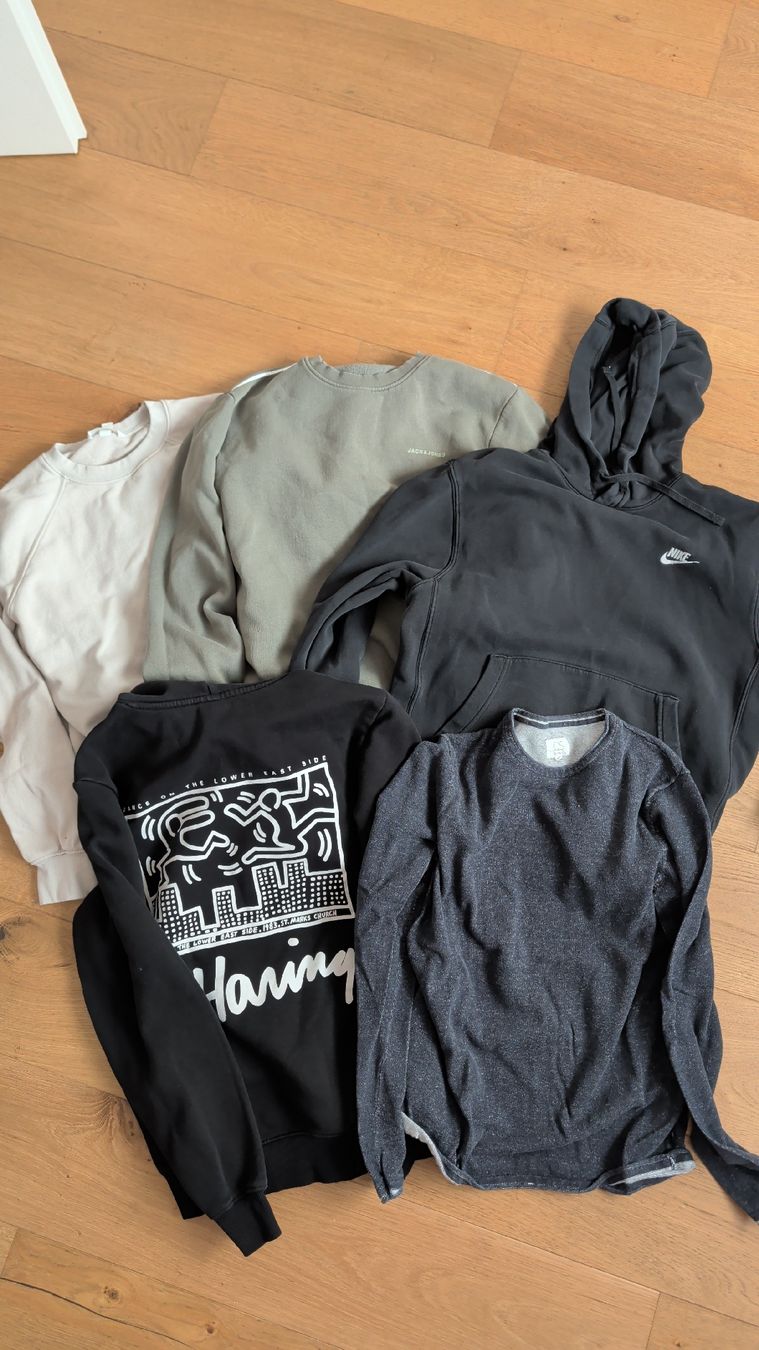 Lots de vêtements: Kleiderpaket T-Shirts Pullover Hosen Grösse S – D'occasion à Arbon par kangaruh 2