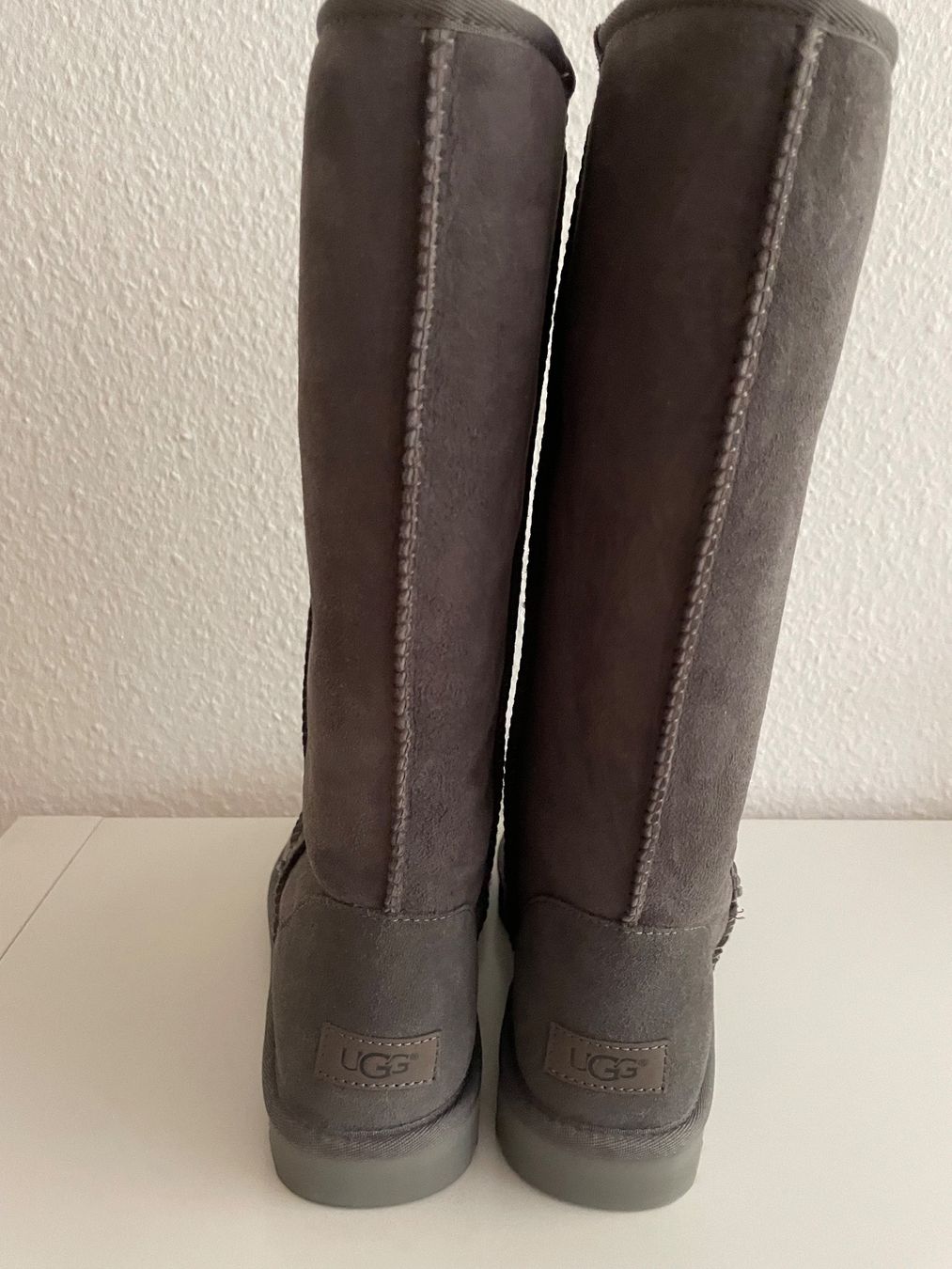 Ugg Scarpe da donna: Original UGG Stiefel classic II grau, hoch – Nuovo e nell'imballaggio originale da Muttenz venduto da stoeberi01 1
