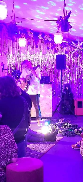 Musikinstrumente: Cours de guitare pour tous les âges. – Gebraucht aus Fribourg von dilerniafelice