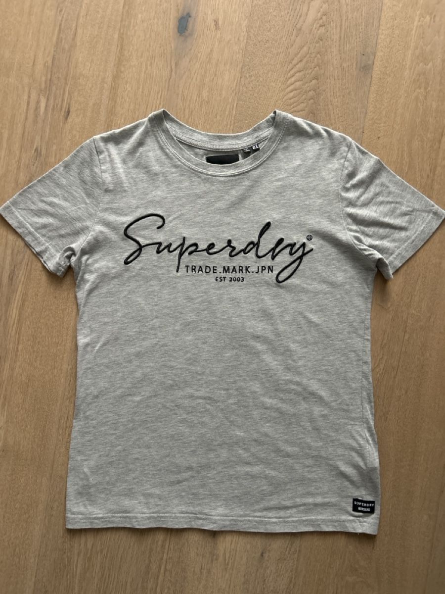 Superdry T-shirt: T-shirt Superdry 36-38 – Usato da Yens venduto da Chriis