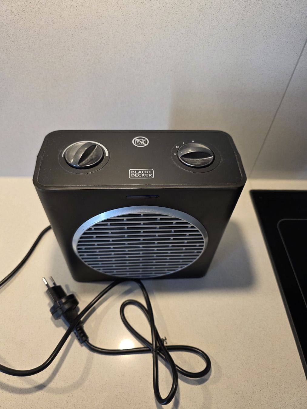 Radiatori: BLACK+DECKER BXSH2003E Heizlüfter 2000 W – Usato da Luzern venduto da jos_mzb7 1