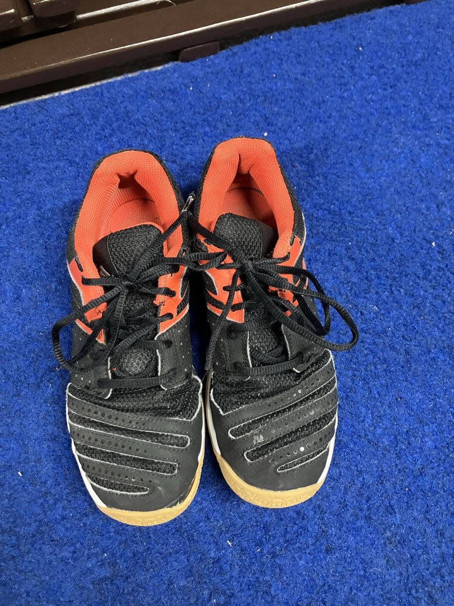 Adidas Scarpe per ragazzi: Adidasschuhe gr. 36 – Usato da Frauenfeld venduto da Cat-