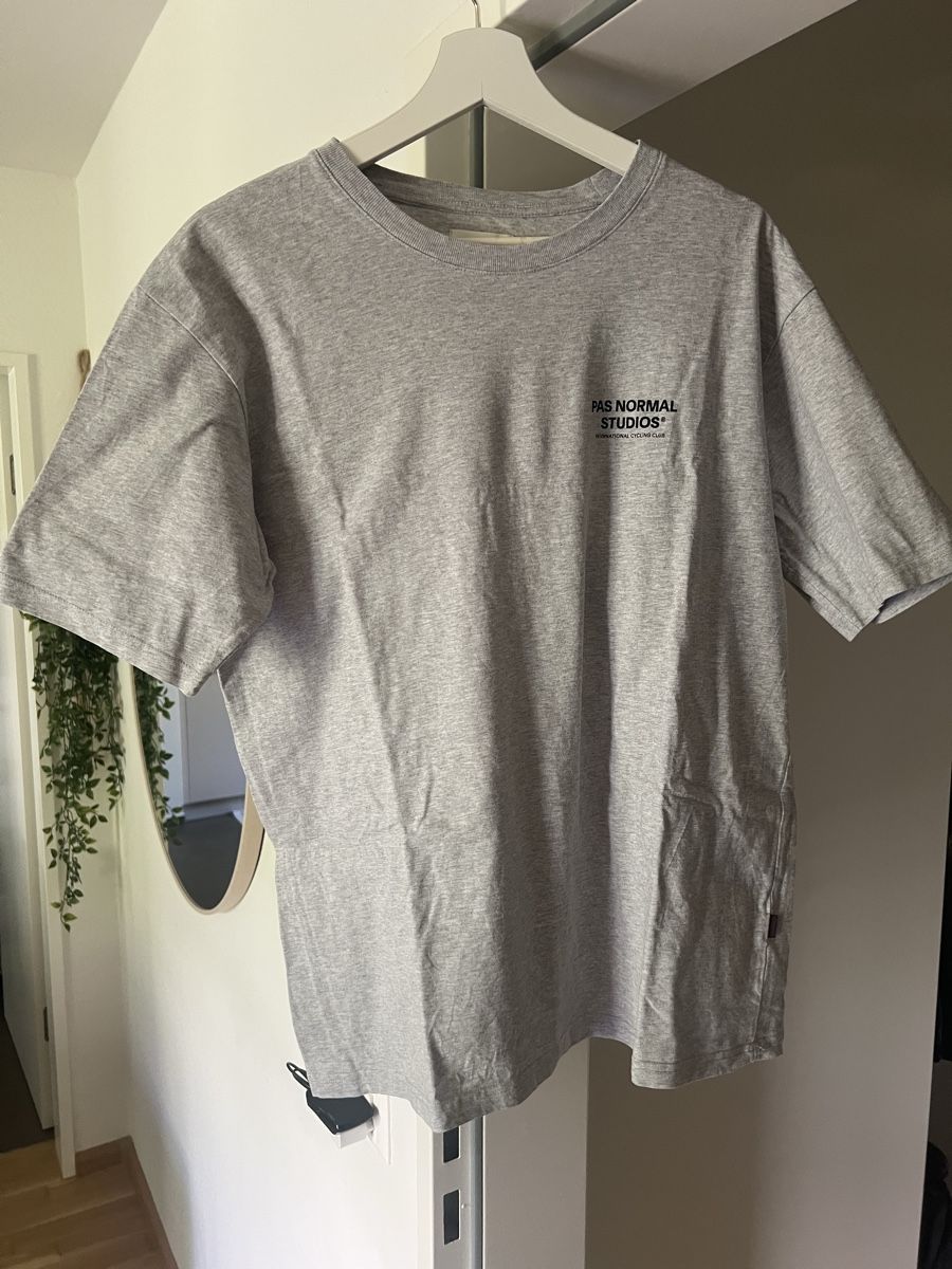 Pas Normal Studios T-Shirts: Pas Normal Studios  – Gebraucht aus Binningen von Giusi. 1