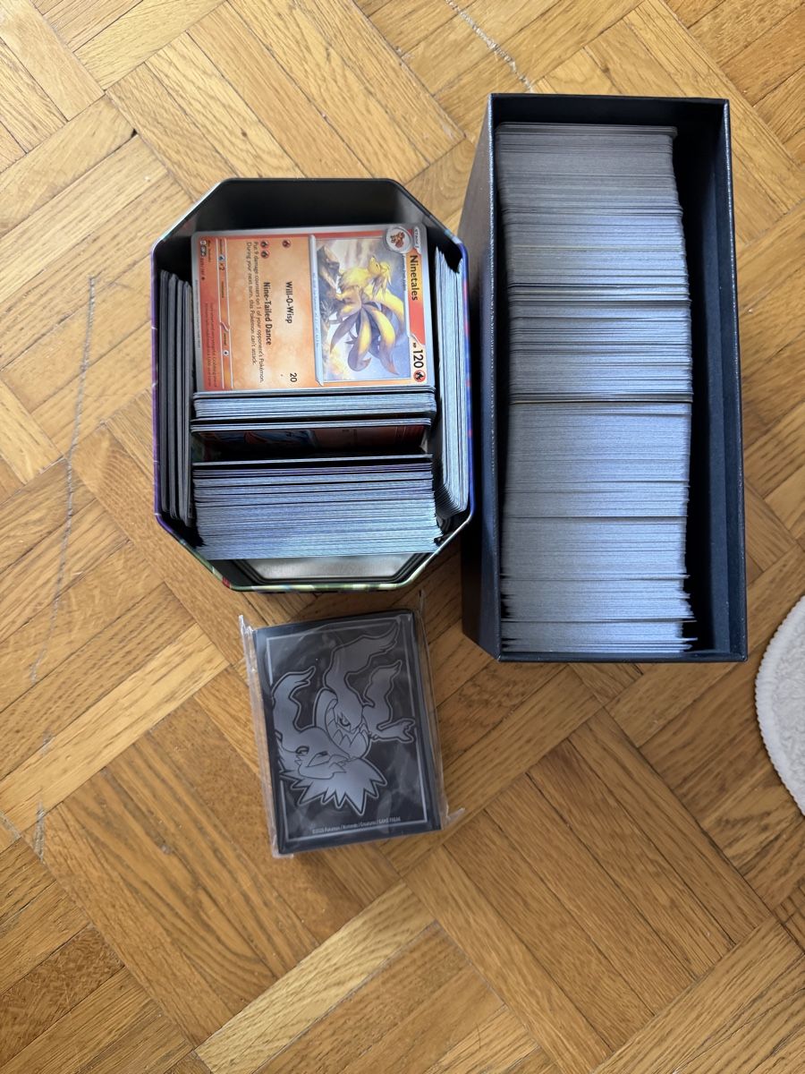 Pokémon Cartes à collectionner: Pokémon Bulk Karten 1500 eng – Neuf (Voir description) à Carabbia par _shadoweclipse.tcg_ 1