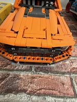LEGO Technic Ford F-150 Raptor orange zusammengebaut