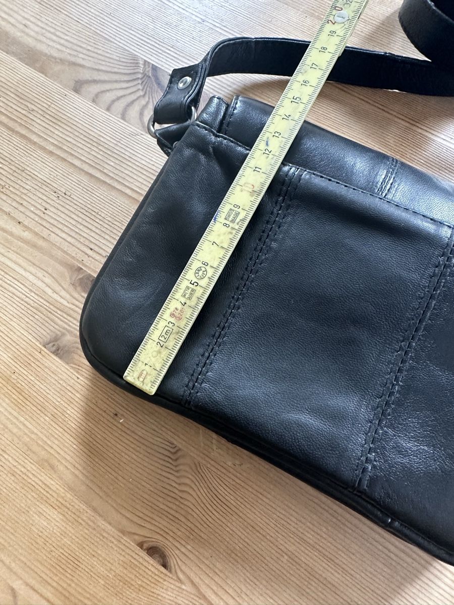 Taschen für Damen: Schwarze Ledertasche. – Gebraucht aus Schöfflisdorf von Katrins02 1