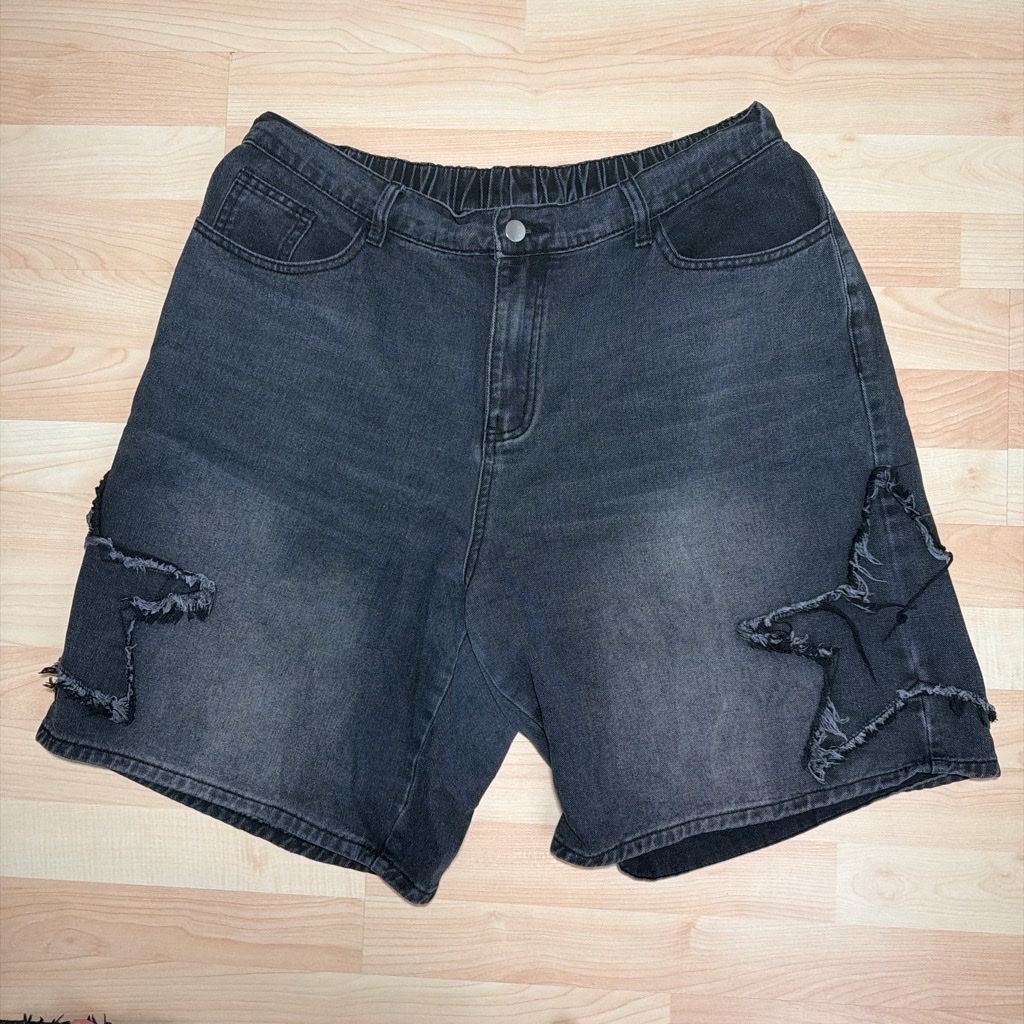 Pantaloni: Denim Star Shorts - Grunge Style - Size Medium/Large – Usato da St. Gallen venduto da ber_82p9