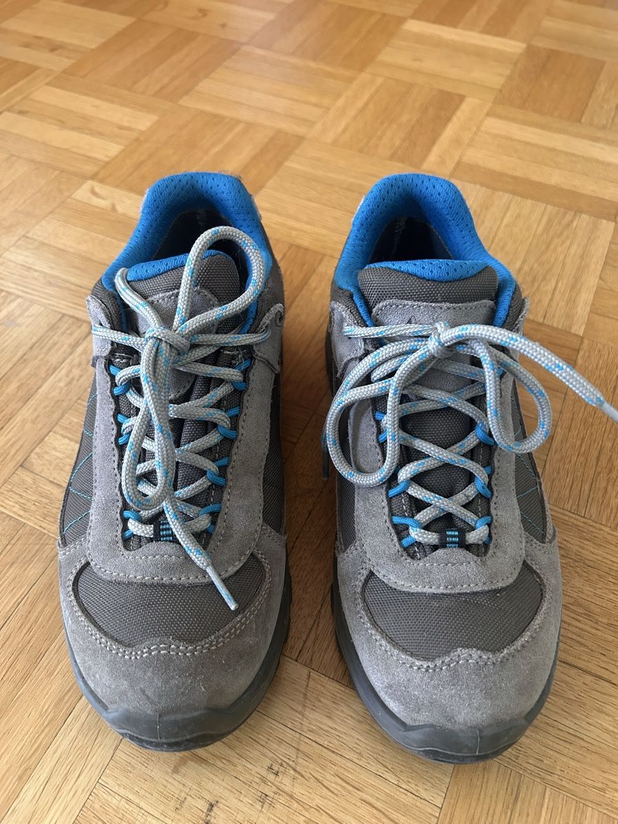 Chaussures hommes: Wanderschuhe Grösse 36 – D'occasion à Zürich par olivia_oh_dear