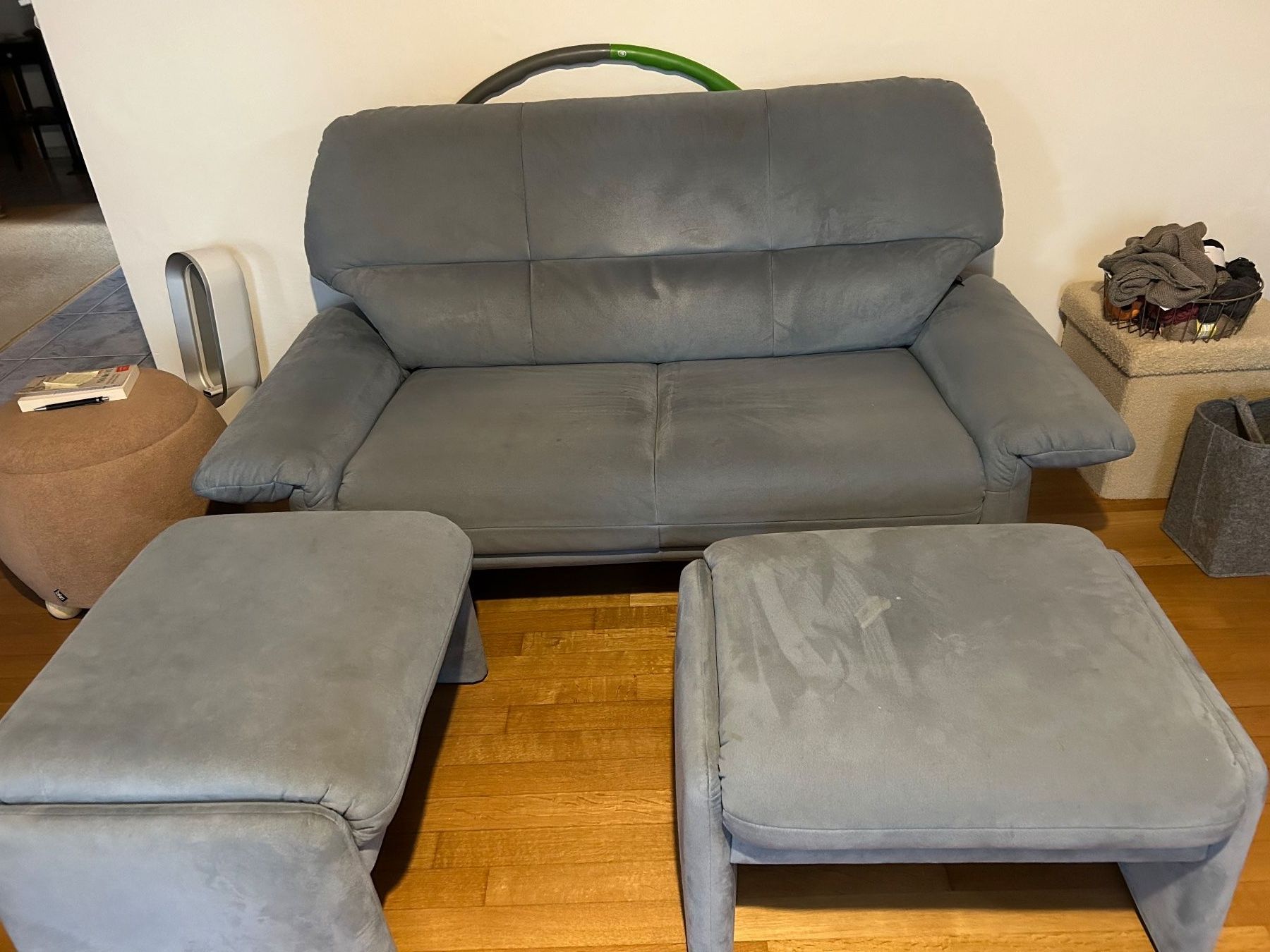 Sofas: Hellblaues Sofa aus Alcantarra – D'occasion à Rickenbach ZH par RaSaAnDa 2