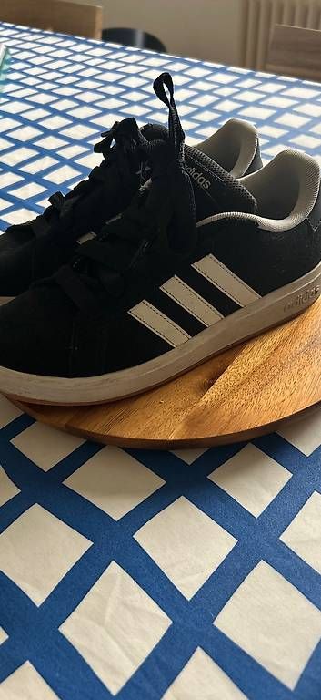 Scarpe da donna: Baskets Adidas noires et blanches  Pointure 38 – Usato da Sierre venduto da gui_mcn8 2