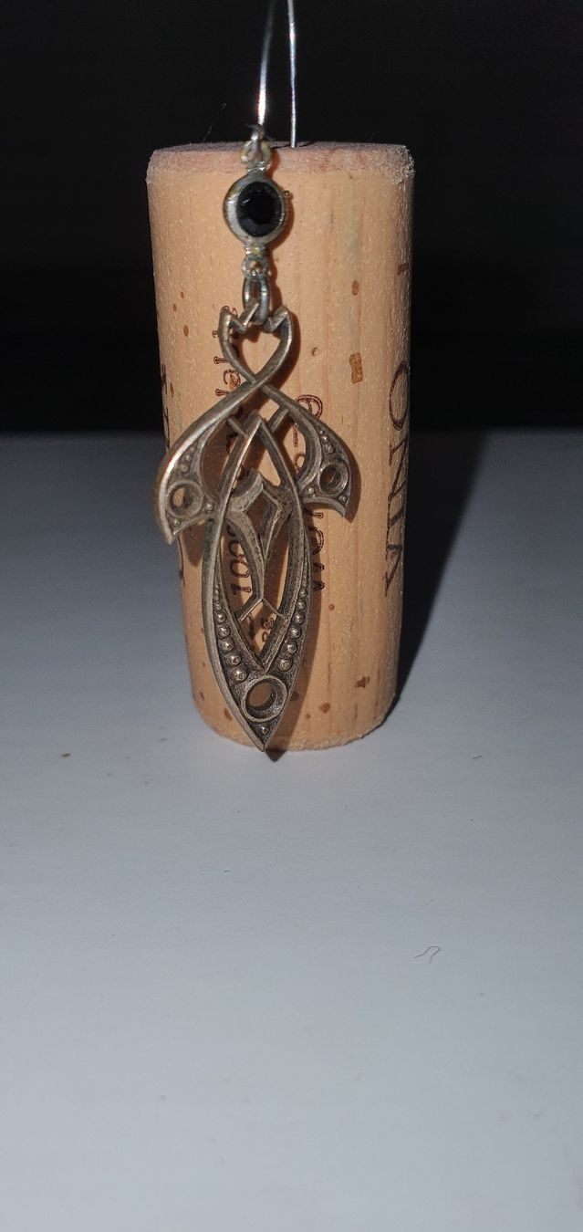 Orecchini pendenti & Orecchini a lobo: Ein Vintage Ohrring mit schwarzem Stein – Usato da Winterthur venduto da LaRoque