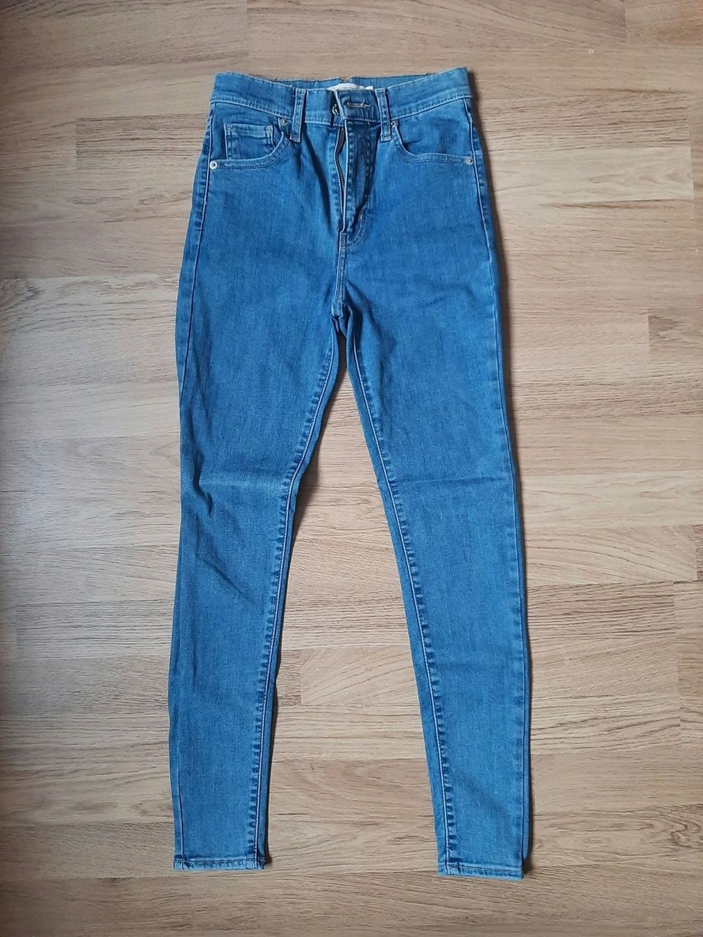Levi's Jeans: Jeans Levi's – D'occasion à Neuchâtel par col_6rbm