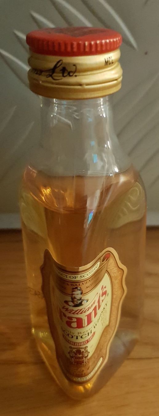 Spirituosen: Grant's FINEST William SCOTCH WHISKY – Neu (gemäss Beschreibung) aus Emmenbrücke von Herzog07 3
