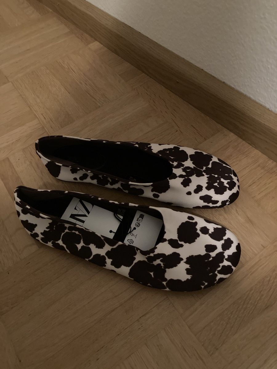 Zara Scarpe da donna: Fabrik-Ballets mit Tiermuster – Nuovo e nell'imballaggio originale da Allschwil venduto da eyl_bb8q