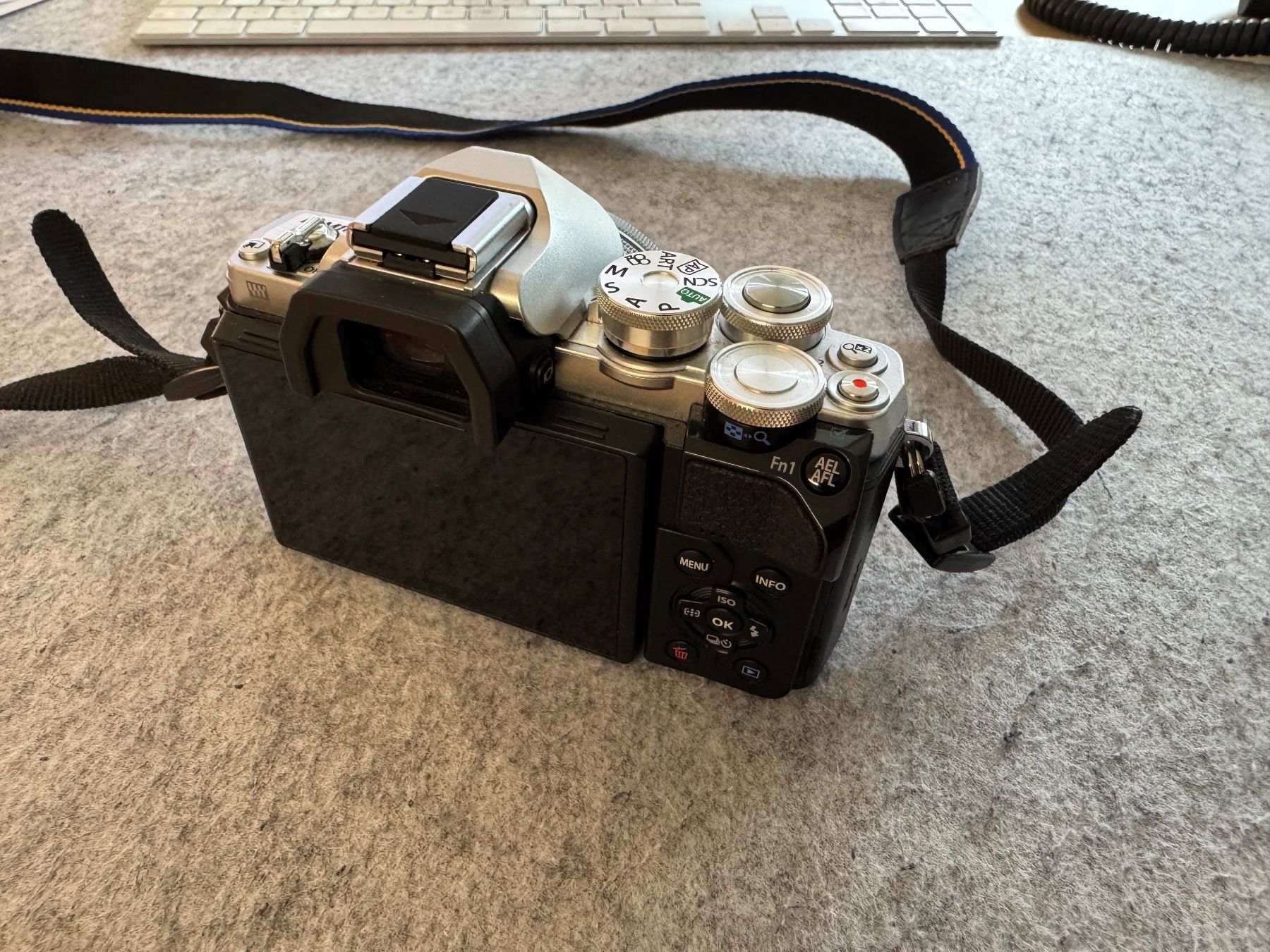 Olympus Fotocamera: Olympus OM-D E-M10 Mark III – Usato da Morschach venduto da el-Dave 1