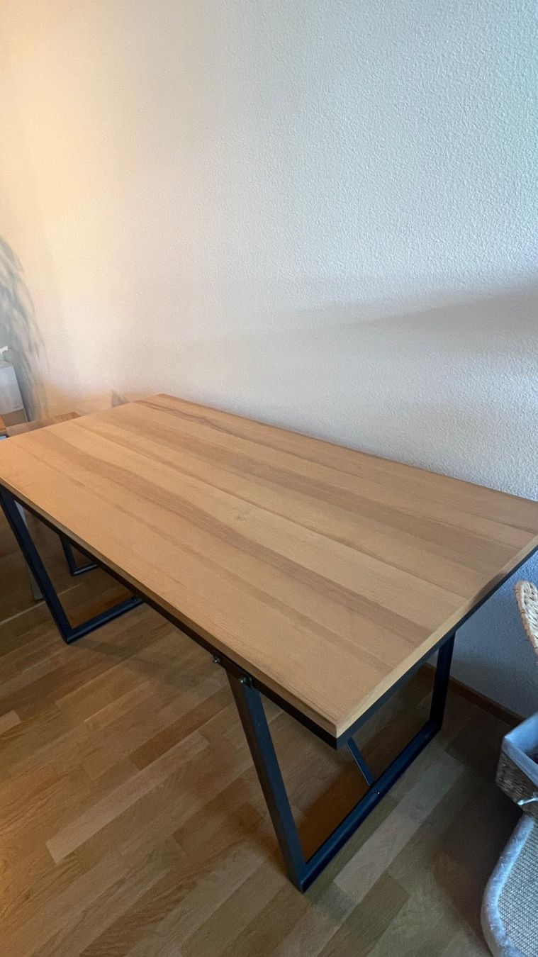 Tables: Holztisch – D'occasion à Beringen par sharue