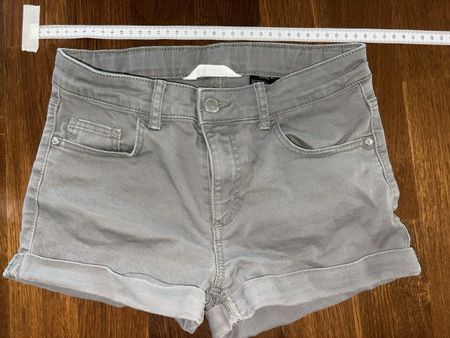 Shorts Grösse 152 Grau/ Grün gute Zustand