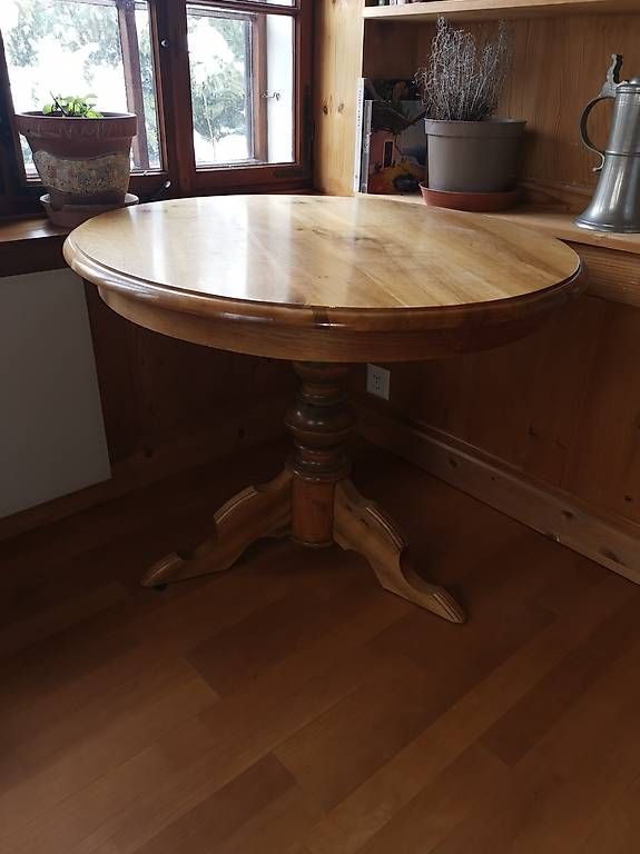 Tavoli: Nussbaum Tisch – Usato da Wald ZH venduto da Edelwiss1