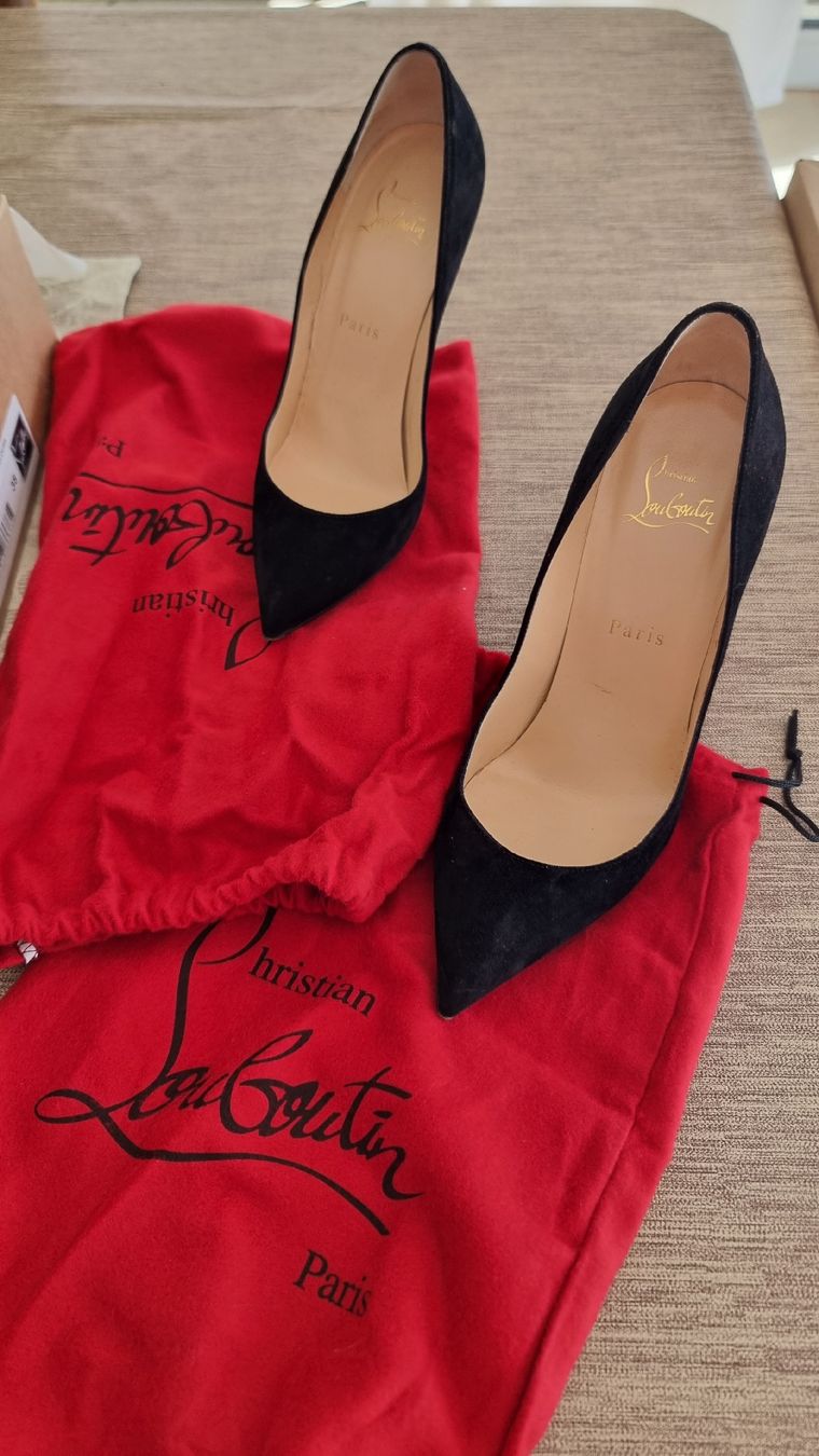 Christian Louboutin Scarpe da donna: Pumps Christian Louboutin Schwarz – Usato da Wil SG venduto da Roxtaa