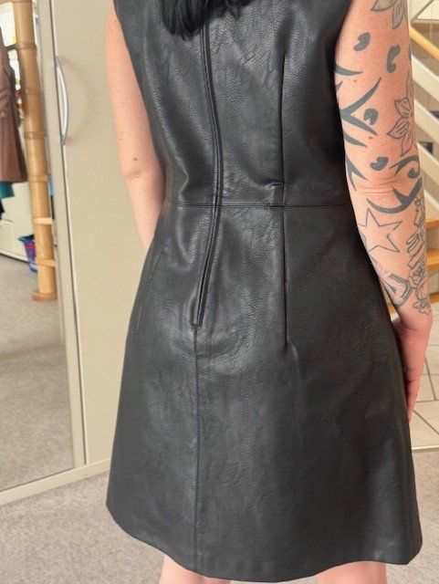 Orsay Kleider: Lederkleid schwarz mit Perlen - Grösse 38 – Neu (gemäss Beschreibung) aus Regensdorf von Midget64 2