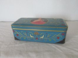 Jugendstil Blechdose mit Blumenmuster und Dame in Rosa