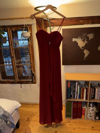 Abendkleid rot lang mit Steinchen Applikation guter Zustand