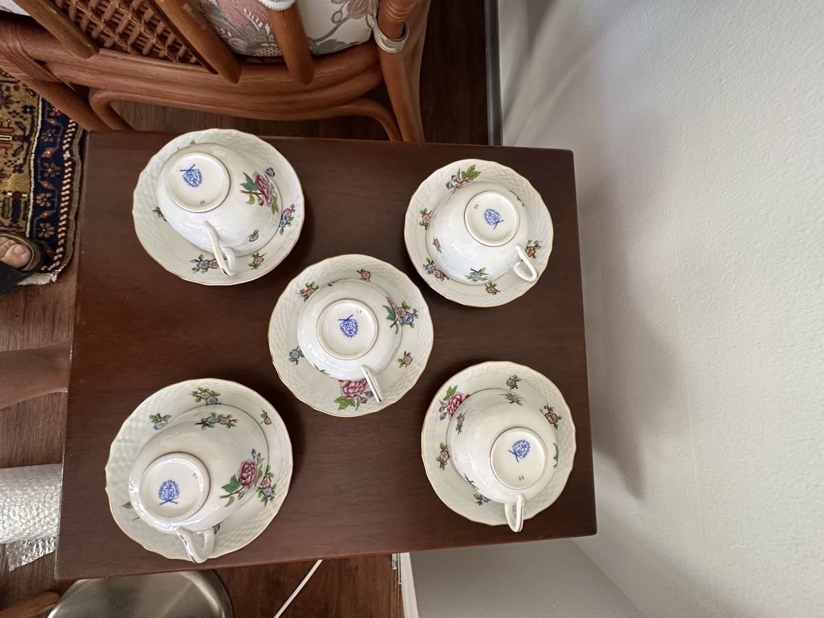 Herend Tassen: 5 Herend Kaffetassen – Gebraucht aus Herbriggen von Sehrazade
