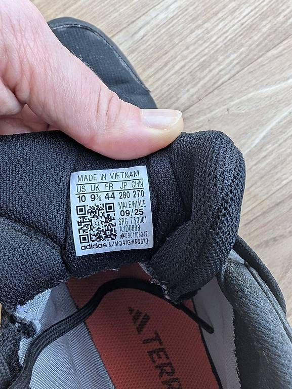 Scarpe da uomo: Wanderschuhe Trekkingschuhe wasserdicht Adidas Terrex GR 44 – Usato da Nottwil venduto da Buchera
