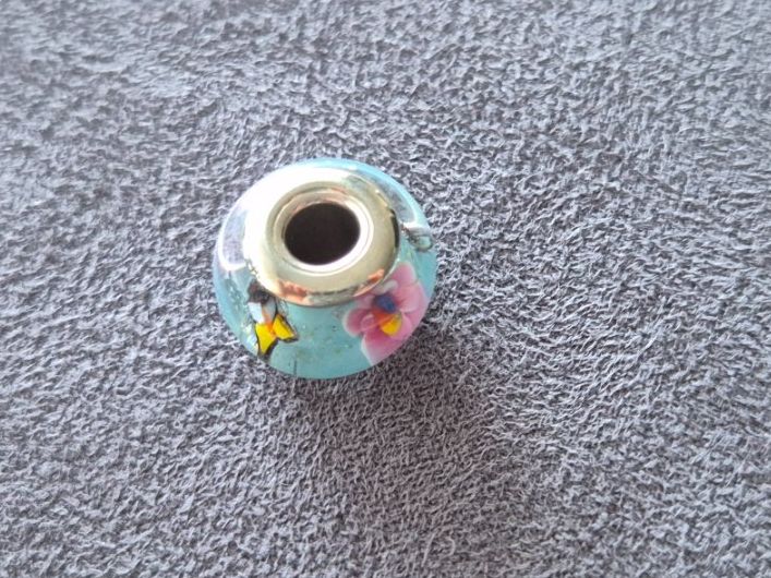 Ciondoli: Charm Kugel hellblau mit Blumen +Garantie – Nuovo (secondo la descrizione) da Rotkreuz venduto da Carbone_Bijou-Shop 2