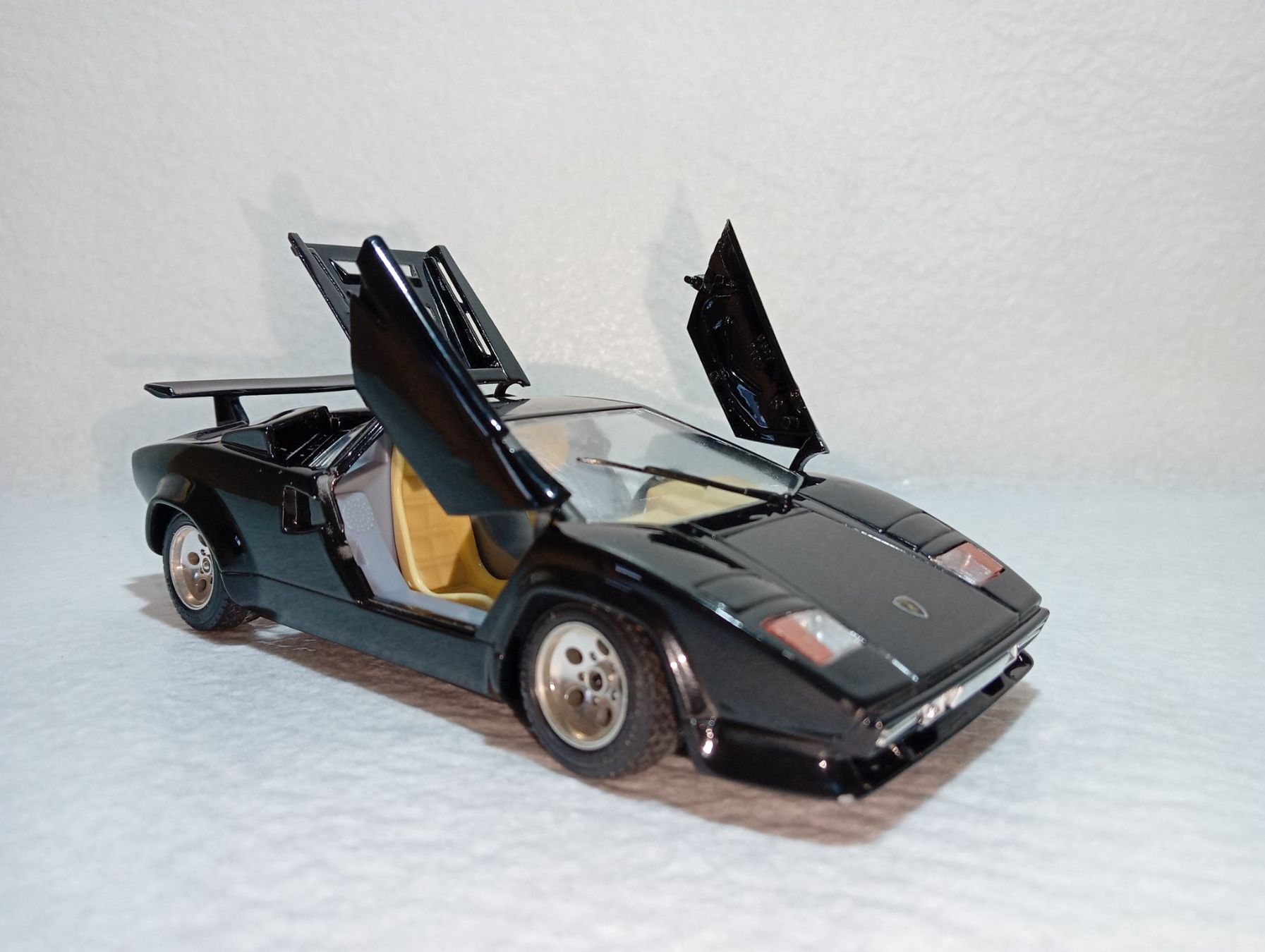 Bburago Modellini d'auto: Lamborghini Countach  1988 – Usato da Huttwil venduto da Secondtrain 2