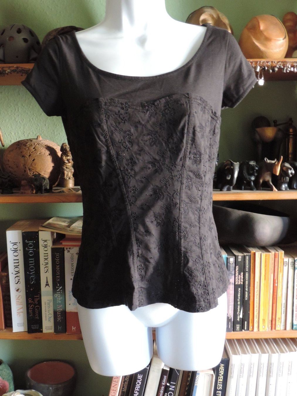 T-shirt: t-shirt noir aéré – Usato da Genève venduto da Axelle333 3