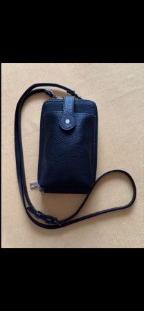 Schwarze Echtleder-Smartphone-Tasche mit Bändel