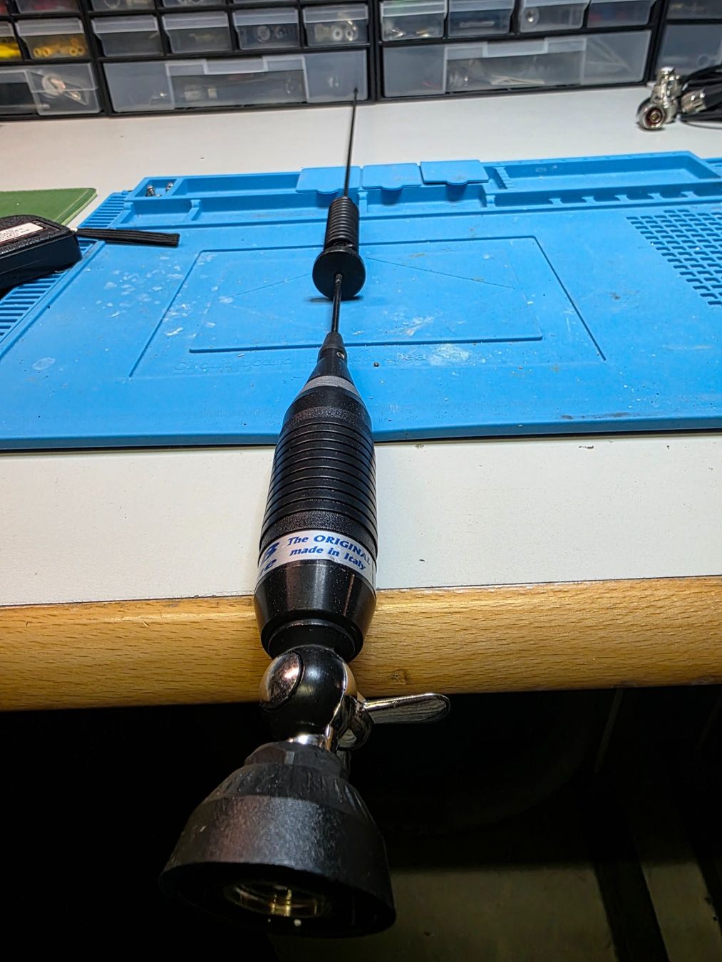 Radiocomunicazione: Funkgerät CB Taxi Design Antenne – Usato da Zürich venduto da HB9EZE